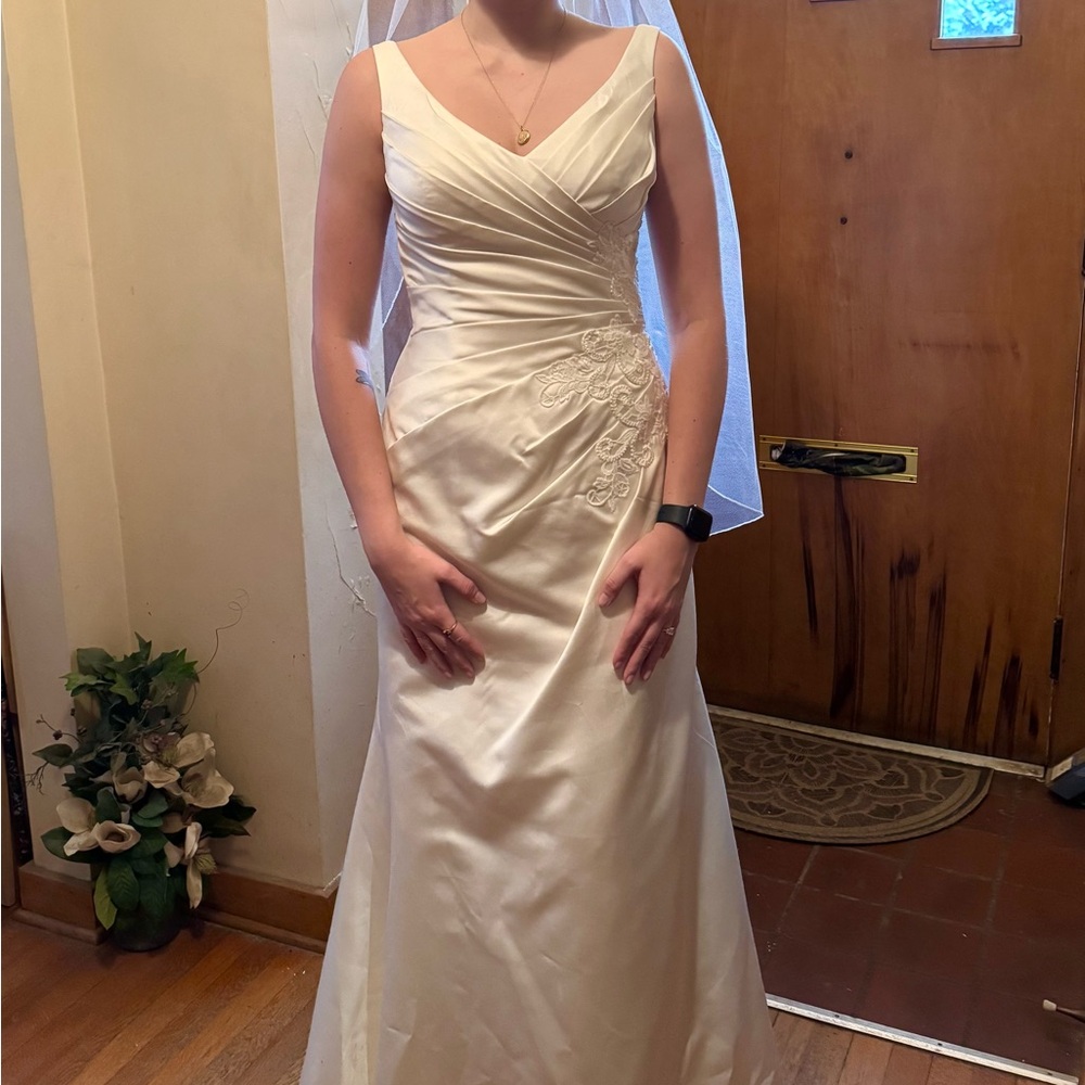 DAVID'S BRIDAL V-Neck Trumpet Wedding Dress with Pleated Bodice - Picture 2 of 3